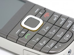 Jak bezpiecznie używać telefonów komórkowych
