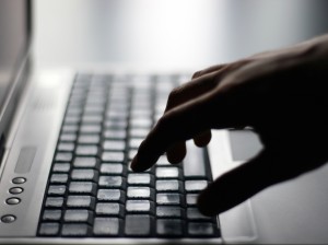 Ekspert: zapewnienie całkowitej anonimowości w internecie jest trudne